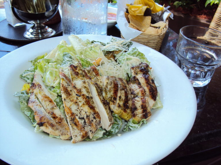 grilled chicken salad 1 768x576